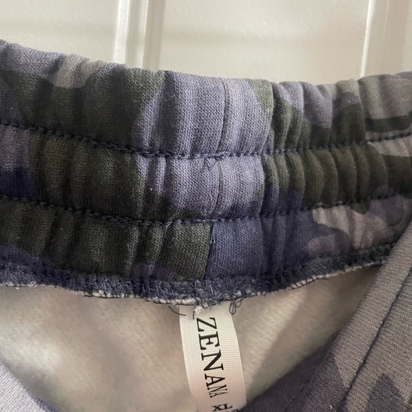 Zenana NWOT Purple Camo Joggers XL - Picture 3 of 4